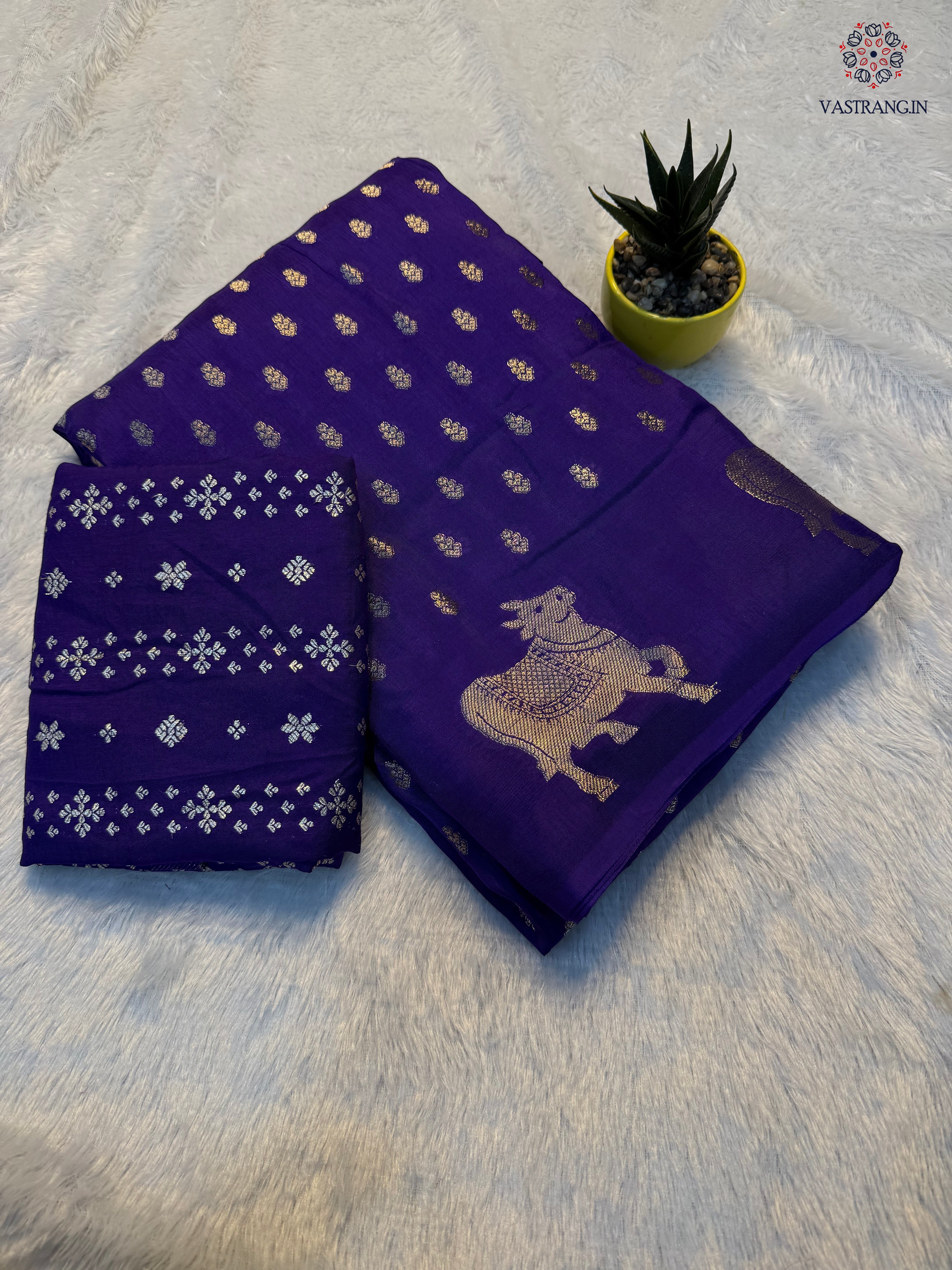 Attractive Party Wear Pure Soft Viscose Crape Silk Zari Chit Palllu n Pichwari Border Fancy Designer Saree With Blouse