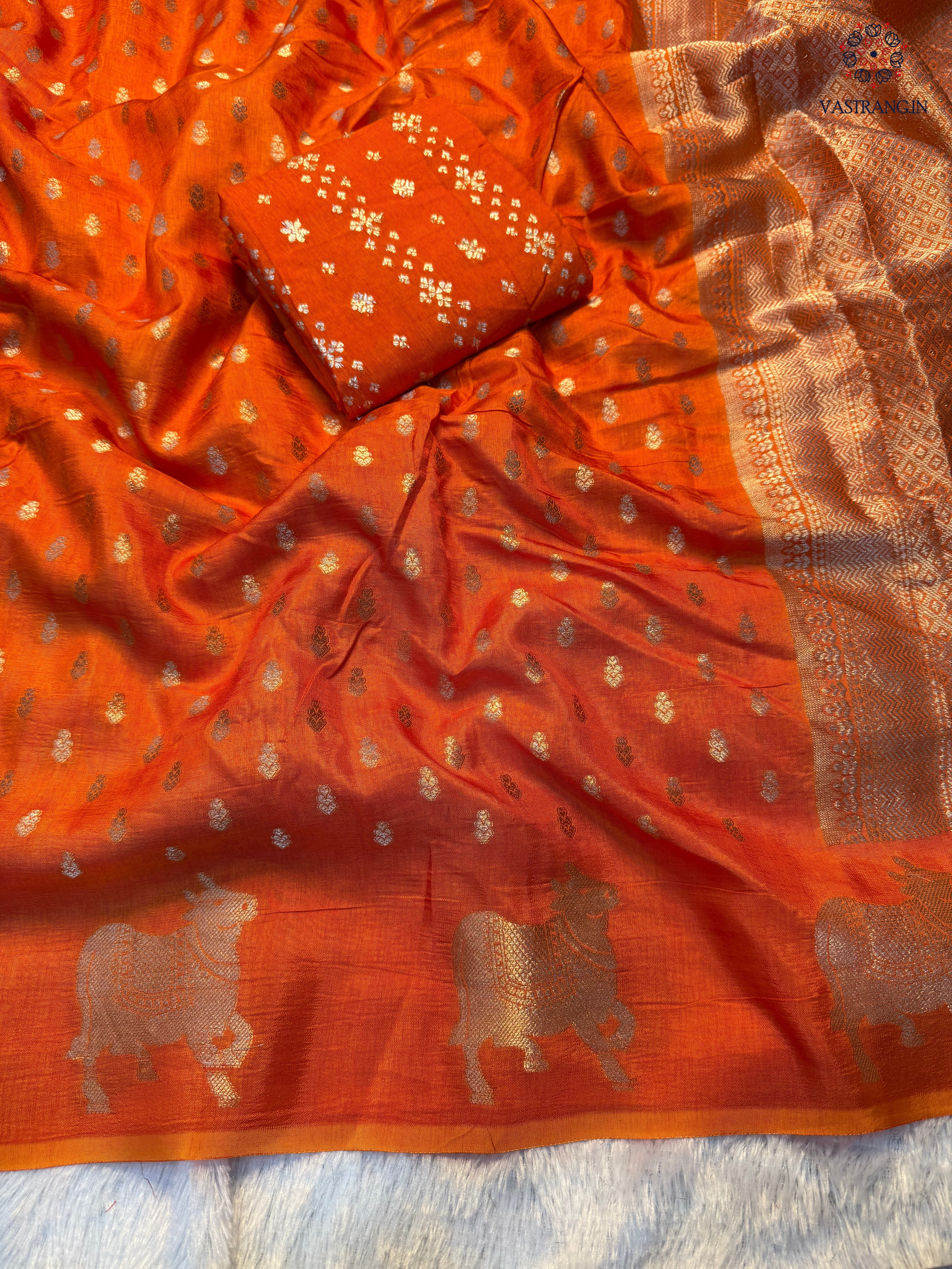 Attractive Party Wear Pure Soft Viscose Crape Silk Zari Chit Palllu n Pichwari Border Fancy Designer Saree With Blouse