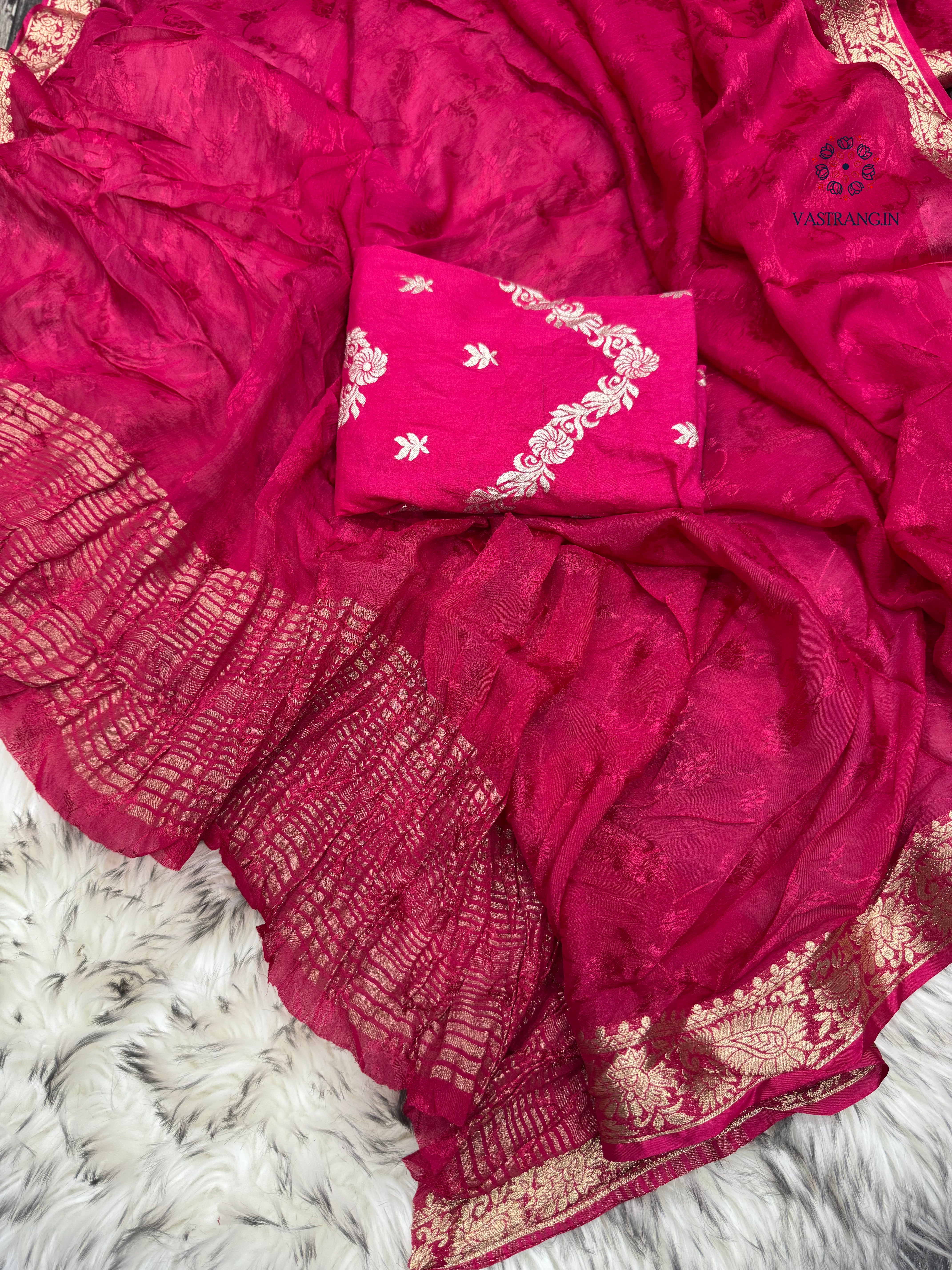 Wedding Wear Viscose Chinnon Fabric All Over Jacquard Weaving Pattern Fancy Designer Saree With Blouse