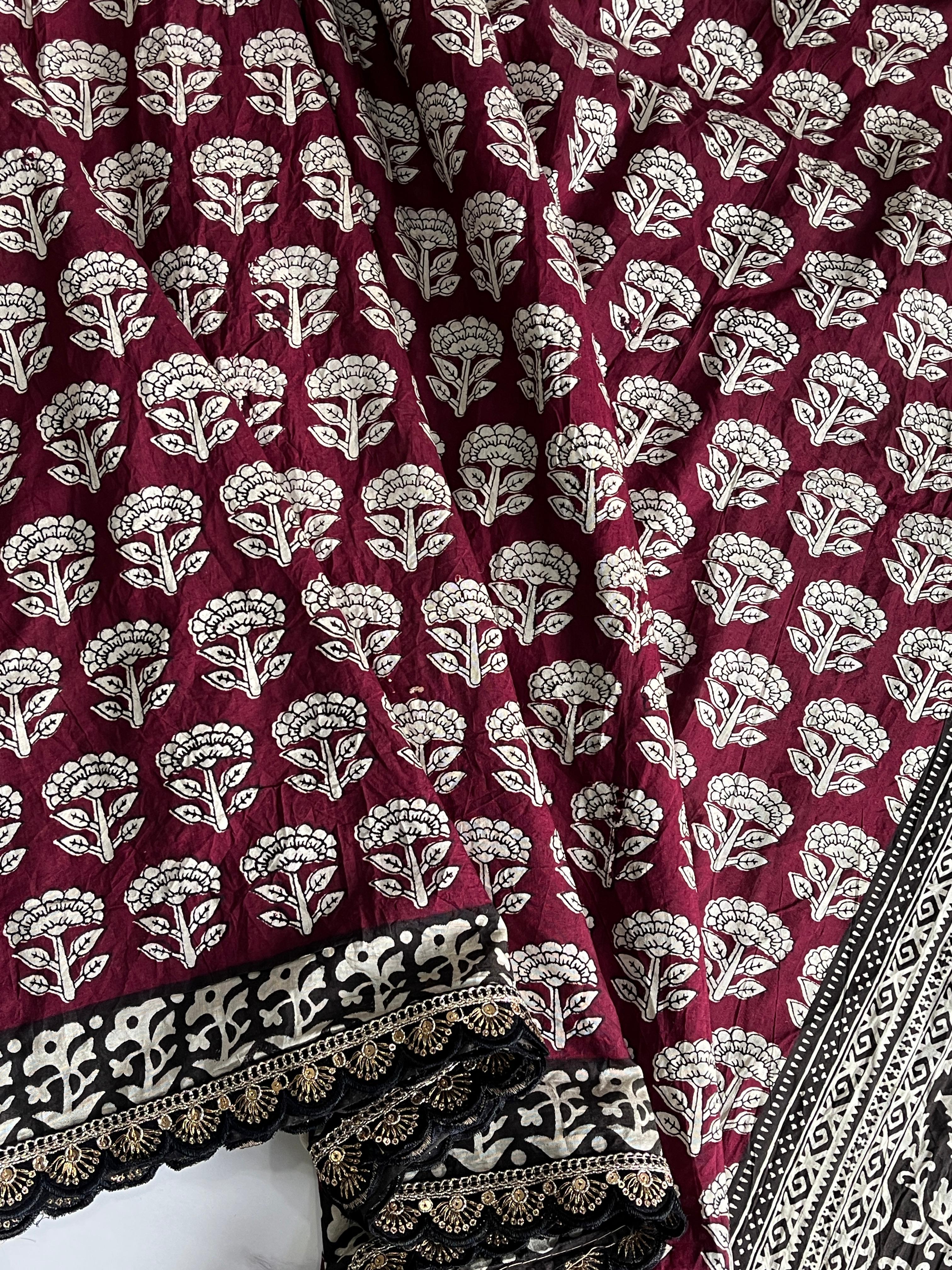 Glorious Black n Maroon Color Mul Cotton Print n Lace Work With Rich n Ikkat Pallu Designer Saree With Stunner Blouse Piece