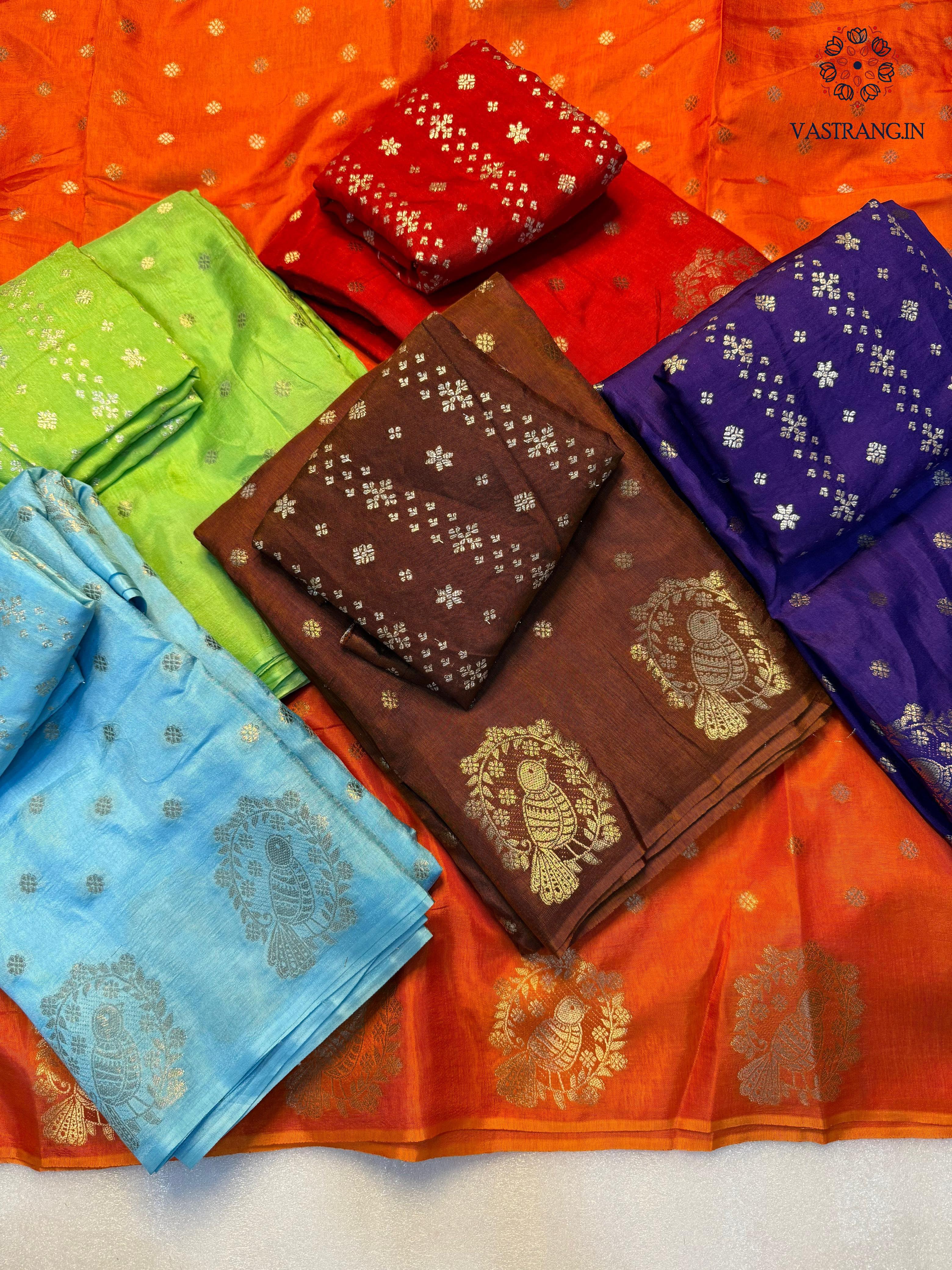 Dazzling Party Wear Pure Soft Viscose Crape Silk Zari Chit Palllu n Pichwari Border Fancy Designer Saree With Blouse