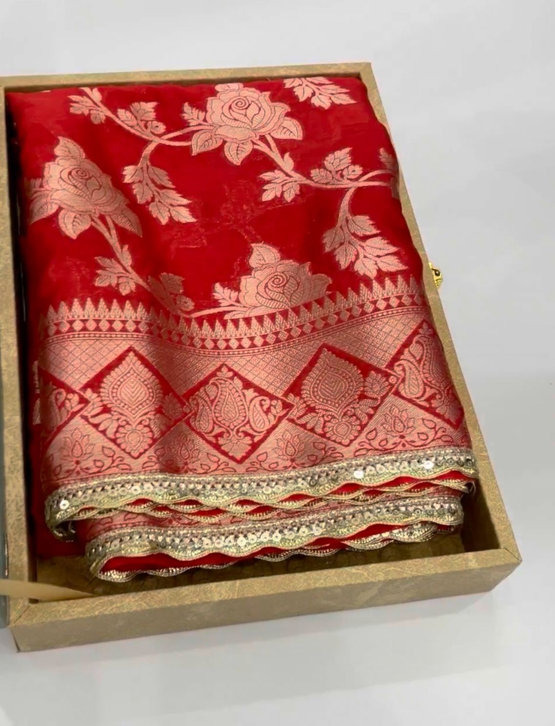 New Wedding Wear Red Color Soft Banarasi Silk Jacquared Zari Weaving With Lace Border Work Fancy Designer Saree